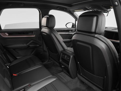 Certified 2025 Porsche Cayenne image 27