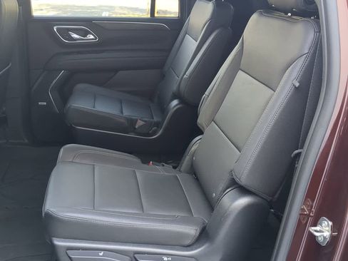 Used 2023 Chevrolet Suburban Z71 w/ Luxury Package image 17