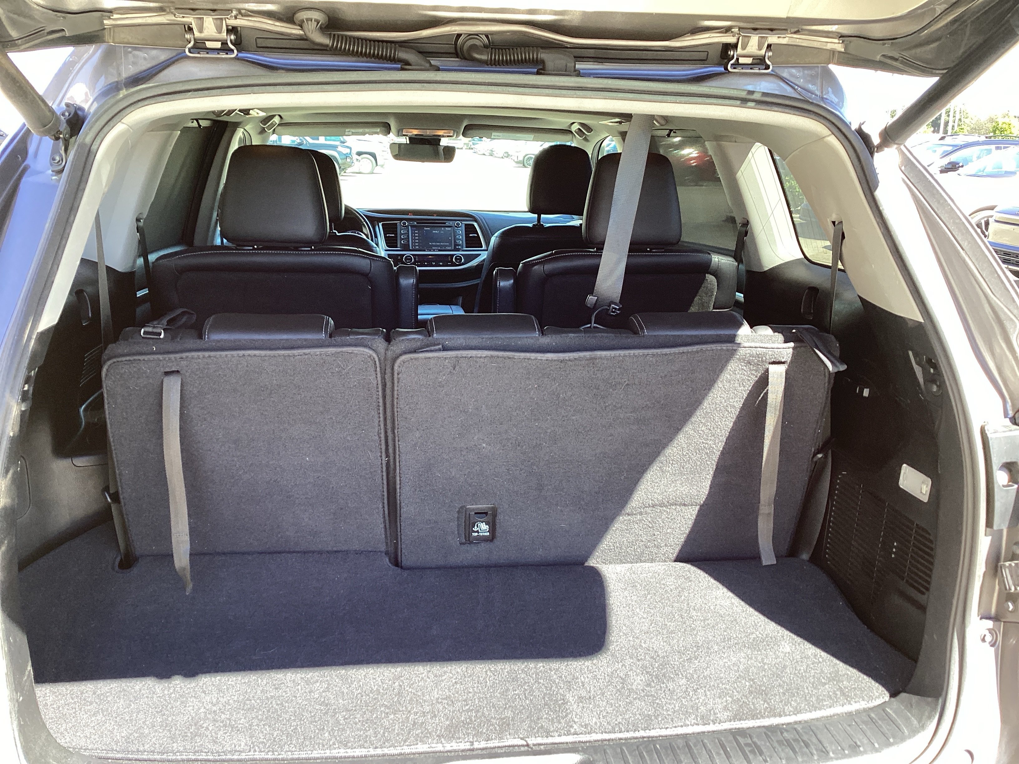 Used 2017 Toyota Highlander SE FWD image 11