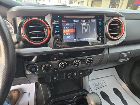 Used 2018 Toyota Tacoma TRD Sport image 13