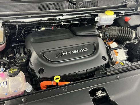 Certified 2022 Chrysler Pacifica Limited w/ Uconnect Theater Family Group image 32