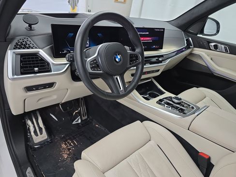 Used 2025 BMW X7 M60i w/ Executive Package image 17