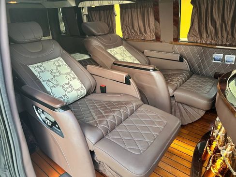 Used 2010 Ford E-350 and Econoline 350 XLT RWD image 4