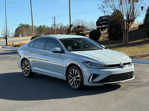 Used 2025 Volkswagen Jetta SE image 7