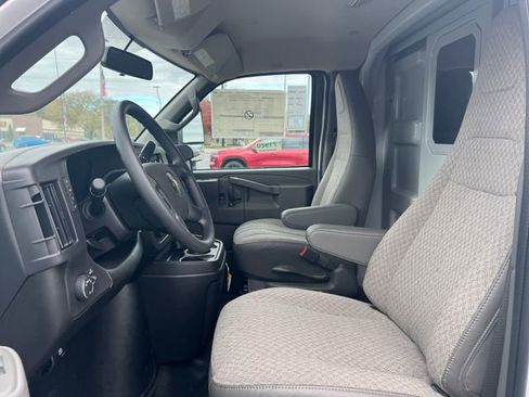 New 2025 Chevrolet Express 3500 Work Van w/ Power Convenience Package image 10