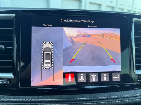 Used 2024 Chrysler Pacifica Limited image 24