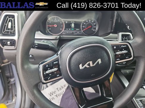 Used 2023 Kia Sorento LX AWD/4WD image 13