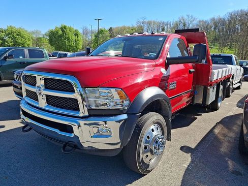 Used 2018 RAM 5500 SLT w/ Quick Order Package 29G SLT AWD/4WD image 3