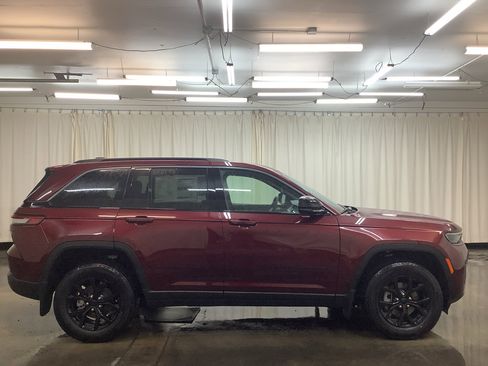 New 2026 Jeep Grand Cherokee Altitude AWD/4WD image 5