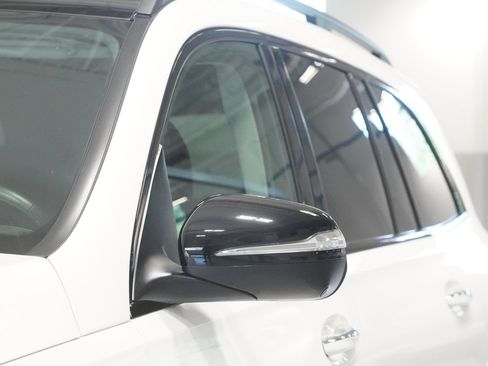 Used 2024 Mercedes-Benz GLS 580 4MATIC image 7