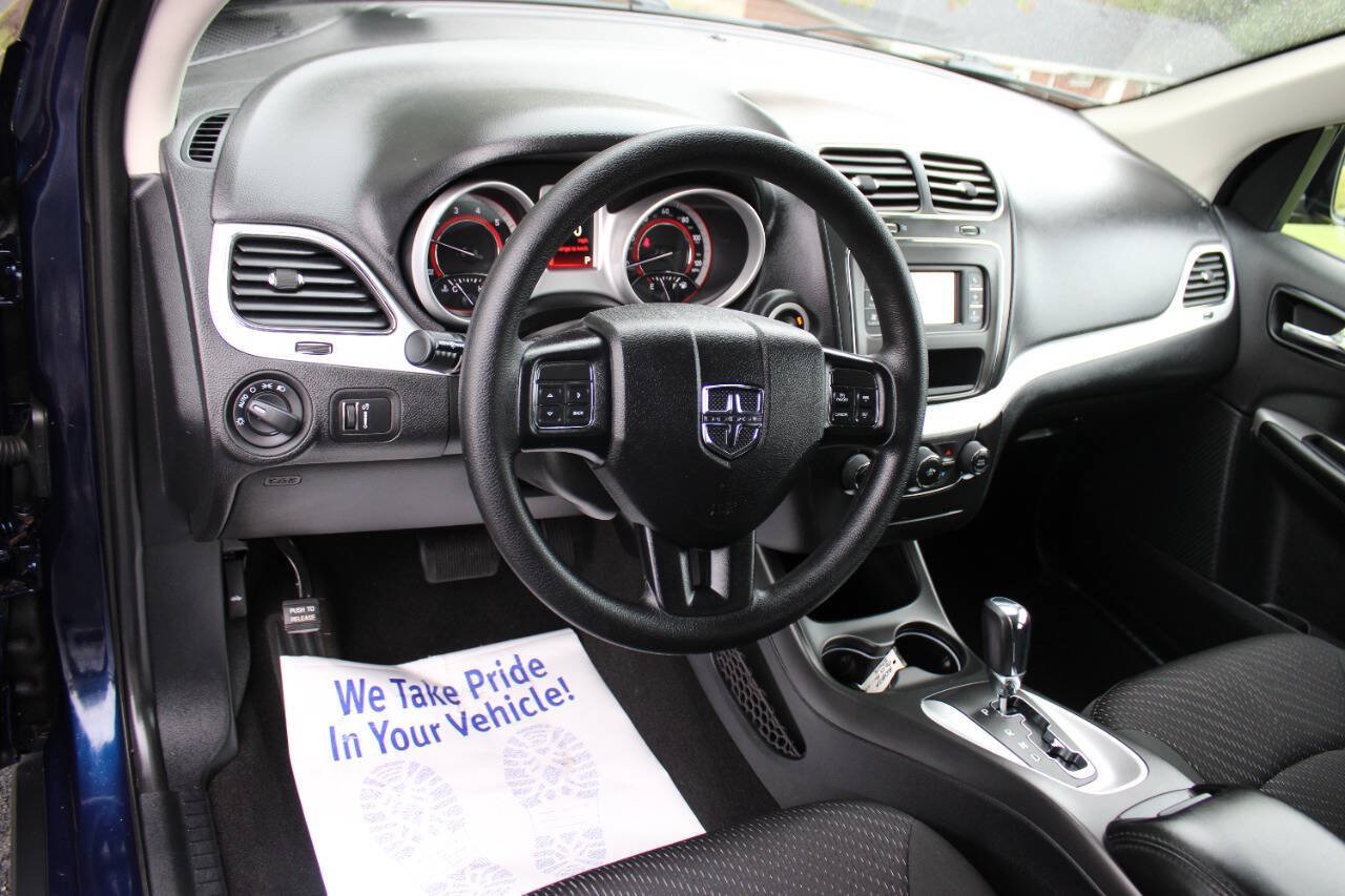 Used 2019 Dodge Journey SE FWD image 9