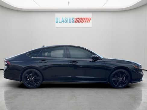 Used 2025 Honda Accord Sport image 2