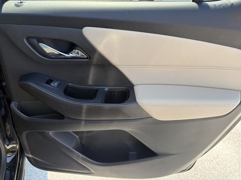 Used 2023 Chevrolet Traverse Premier FWD image 17