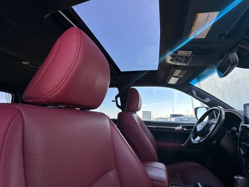 Used 2023 Lexus GX 460 Premium w/ Accessory Package image 17