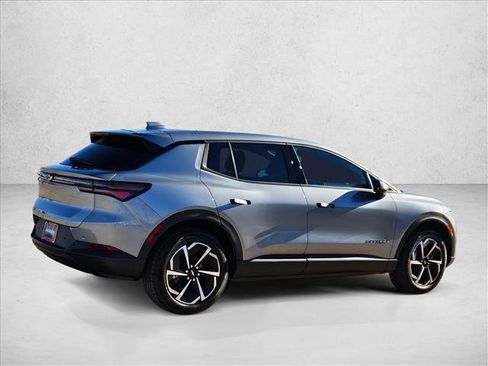 New 2026 Chevrolet Equinox EV LT image 2