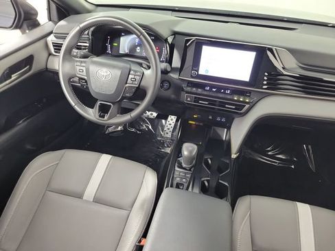 Used 2025 Toyota Camry SE FWD image 15