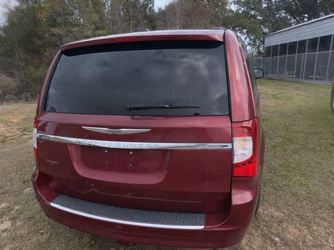 Used 2012 Chrysler Town & Country Touring-L w/ Entertainment Group #2 image 12