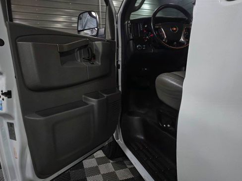 Used 2019 Chevrolet Express 3500 LS image 28