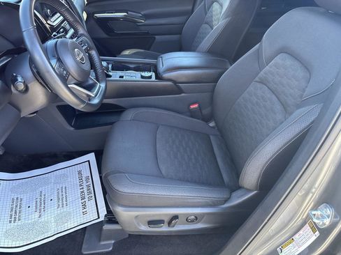 Used 2025 Nissan Pathfinder SV image 13