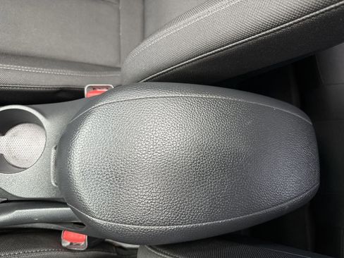 Used 2017 Hyundai Veloster Value Edition image 23