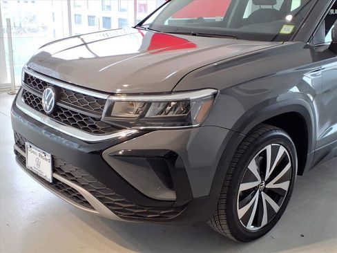 Certified 2023 Volkswagen Taos SE w/ Panoramic Sunroof Package FWD image 7