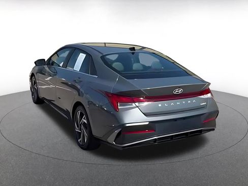 Used 2025 Hyundai Elantra Limited FWD image 9