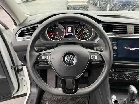 Used 2021 Volkswagen Tiguan SE w/ Panoramic Sunroof Package image 19