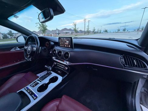 Used 2020 Kia Stinger GT1 RWD image 11