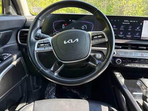 Used 2025 Kia Telluride S FWD image 16