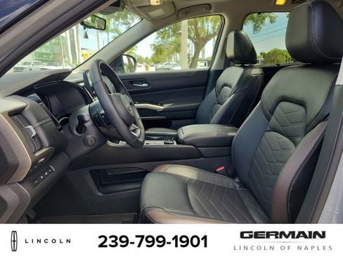 Used 2024 Nissan Pathfinder Platinum AWD/4WD image 19