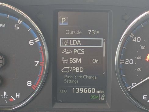 Used 2018 Toyota RAV4 Limited image 19