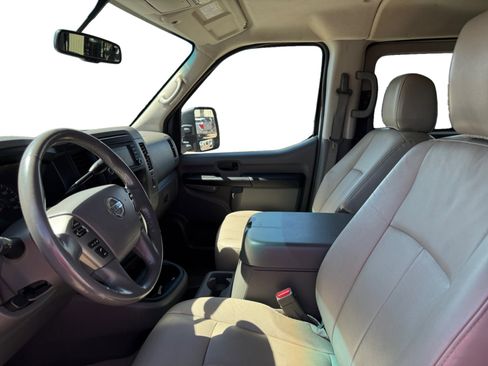 Used 2016 Nissan NV 3500 SL image 10