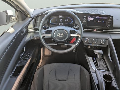 Used 2024 Hyundai Elantra SE FWD image 45