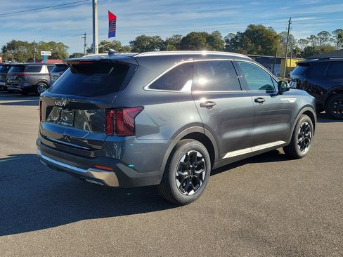 Certified 2024 Kia Sorento S w/ Panoramic Sunroof Package image 5