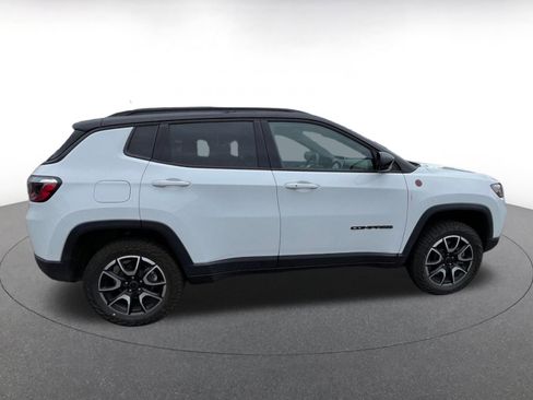 Used 2025 Jeep Compass Trailhawk AWD/4WD image 16