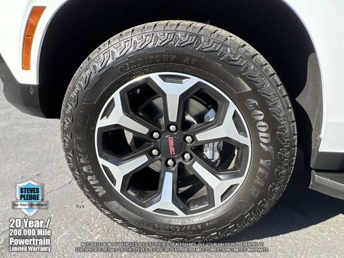 Certified 2025 GMC Yukon AT4 AWD/4WD image 37