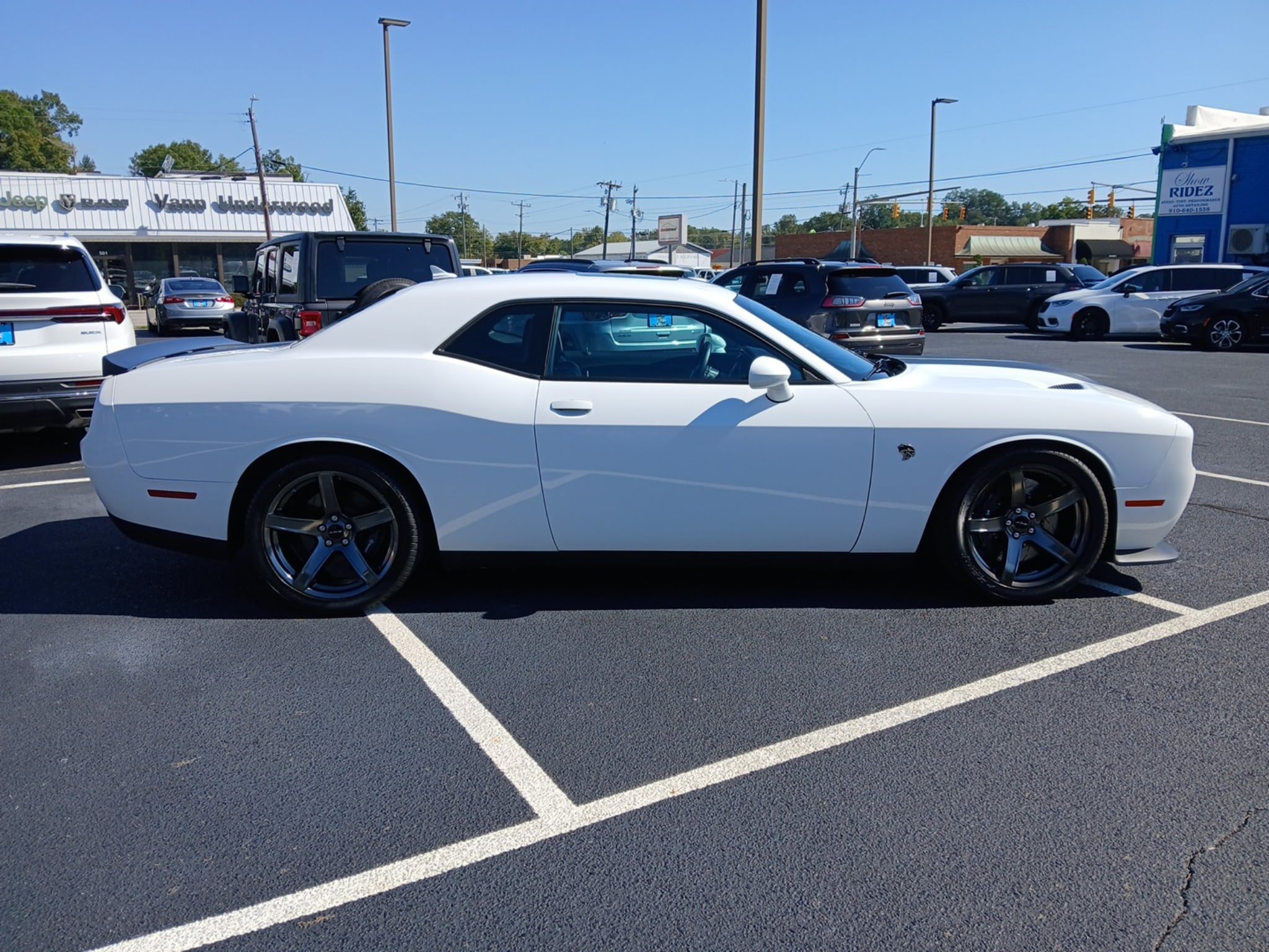 Used 2018 Dodge Challenger SRT Hellcat RWD image 2