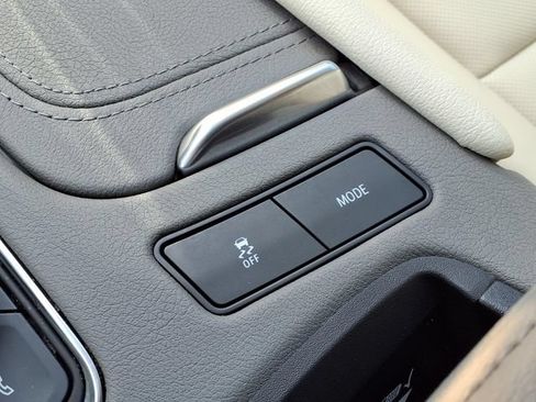 Used 2023 Cadillac XT6 Premium Luxury w/ Technology Package FWD image 16