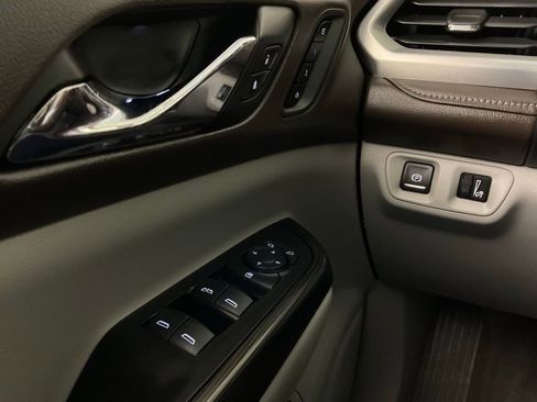 Used 2017 GMC Acadia SLT w/ LPO, Cargo Package image 19