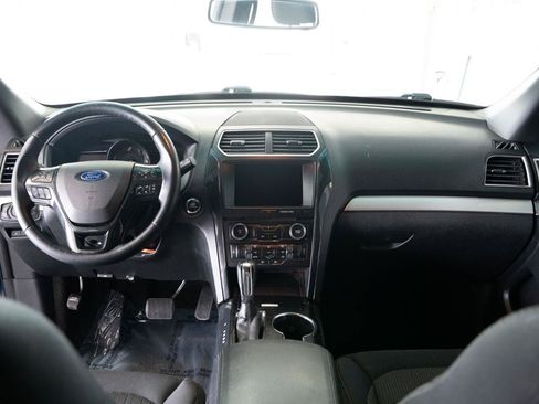 Used 2016 Ford Explorer XLT w/ Equipment Group 201A FWD image 14