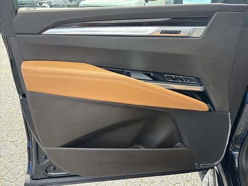 Used 2025 Cadillac Escalade ESV Premium Luxury w/ LPO, Floor Liner Package AWD/4WD image 24