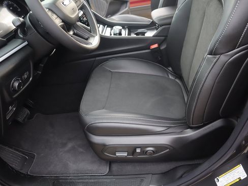 New 2025 Jeep Grand Cherokee L Altitude image 9