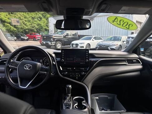 Used 2024 Toyota Camry XLE FWD image 12