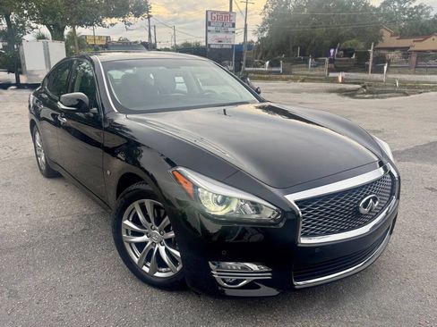Used 2019 INFINITI Q70 Luxe RWD image 3