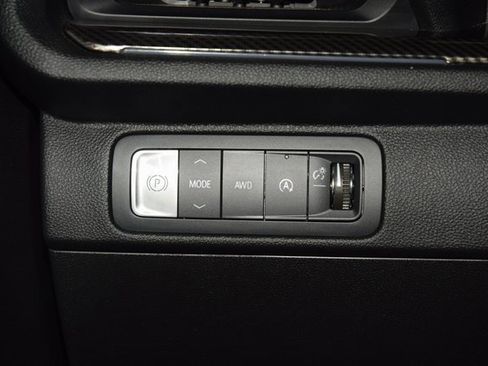 Used 2025 Chevrolet Traverse High Country image 35