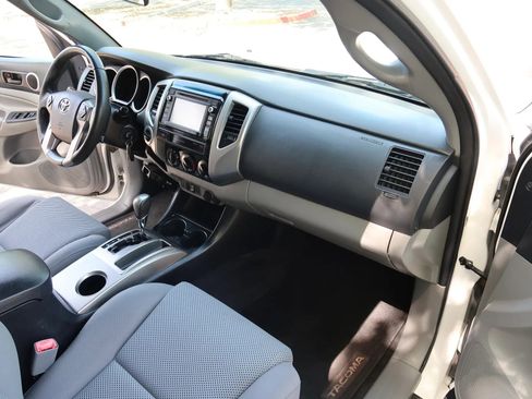 Used 2015 Toyota Tacoma Pickup 4D 6 ft w/ TRD Sport Package image 21