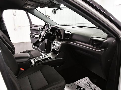 Used 2022 Ford Explorer XLT image 27