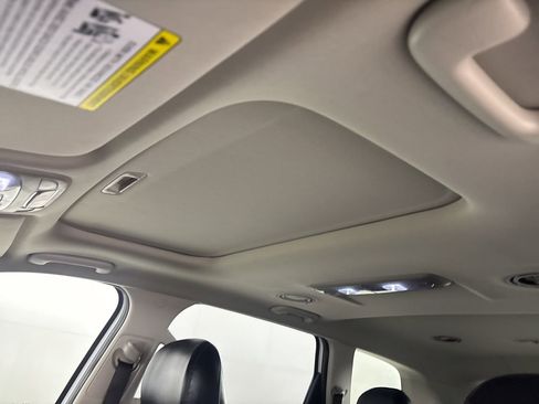 Used 2023 Kia Telluride S w/ S Sunroof Package image 9