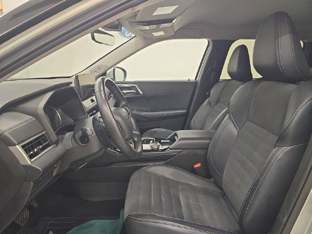 Used 2025 Mitsubishi Outlander AWD image 20