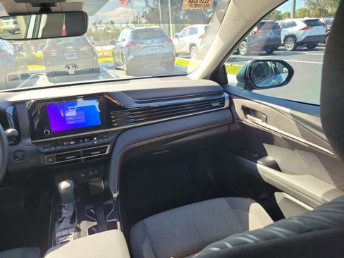 Used 2025 Toyota Camry LE image 17